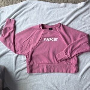 Nike Women's cropped Crewneck Sweatshirt